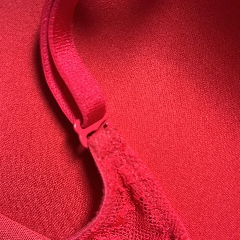 VICTORIAS SECRET Red Lace Push Up Bra Sz 32D